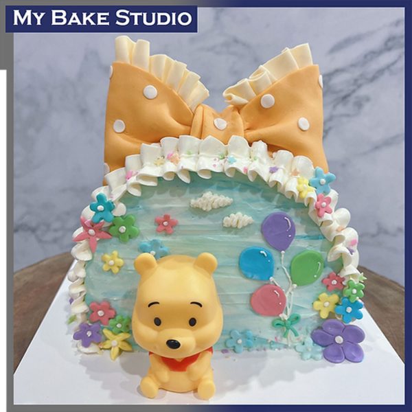 Cute Winnie the Pooh Cake