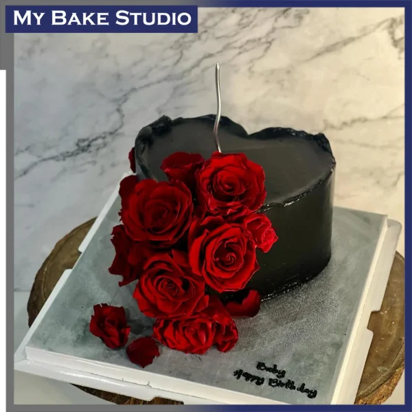 Heart & Roses Cake Black Edition